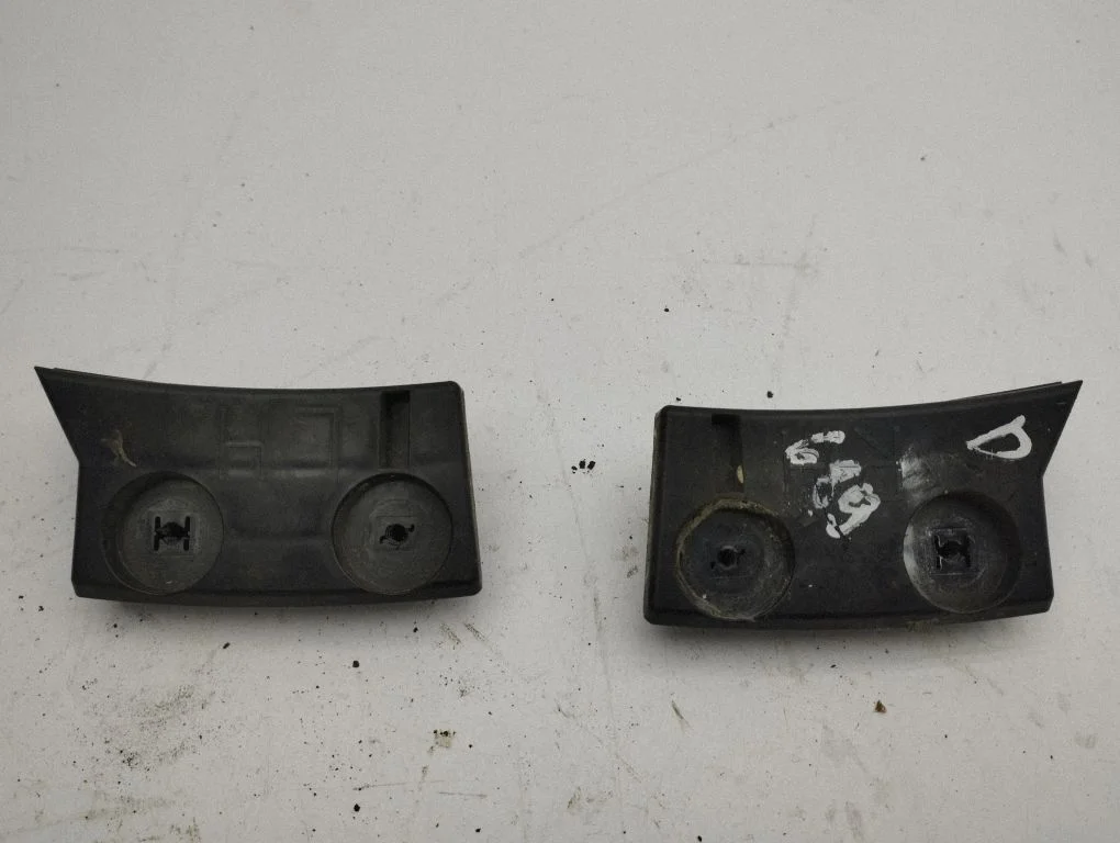 Rear bumper mounting bracket KD5351U44