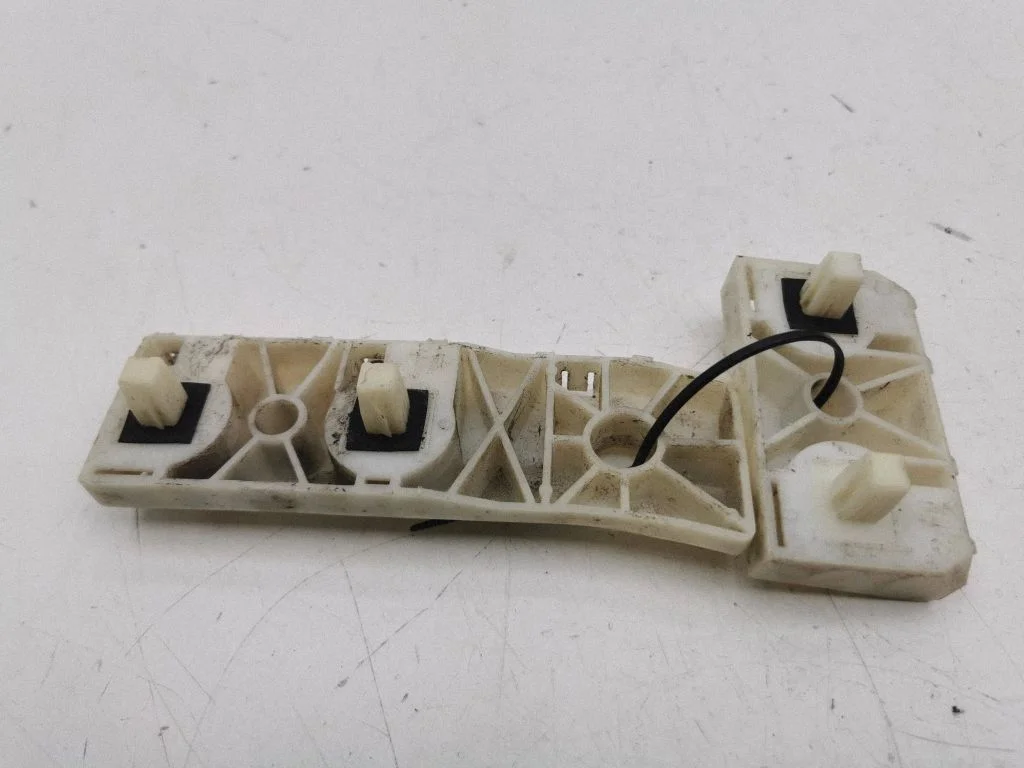 Rear bumper mounting bracket 85271JG00A