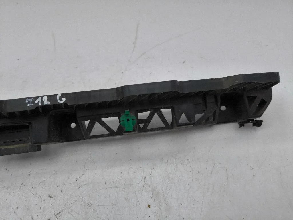 Aizmugurējā bufera turētājs 6F0807863C