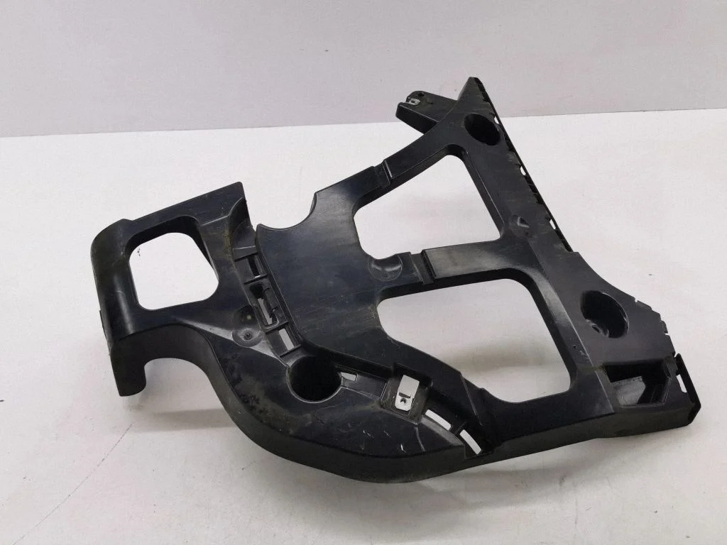 Rear bumper mounting bracket 7158445