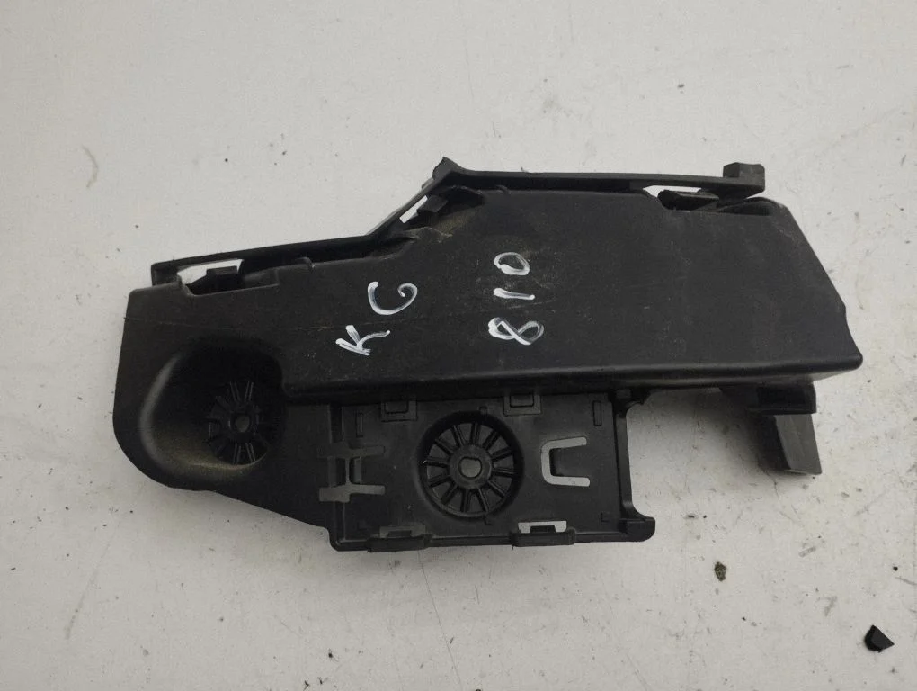 Rear bumper mounting bracket 5E7807377