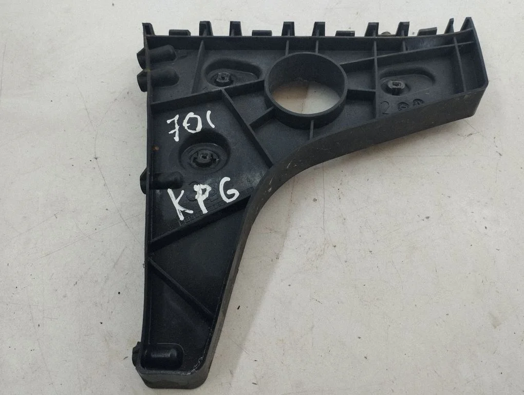 Rear bumper mounting bracket 4G8807153