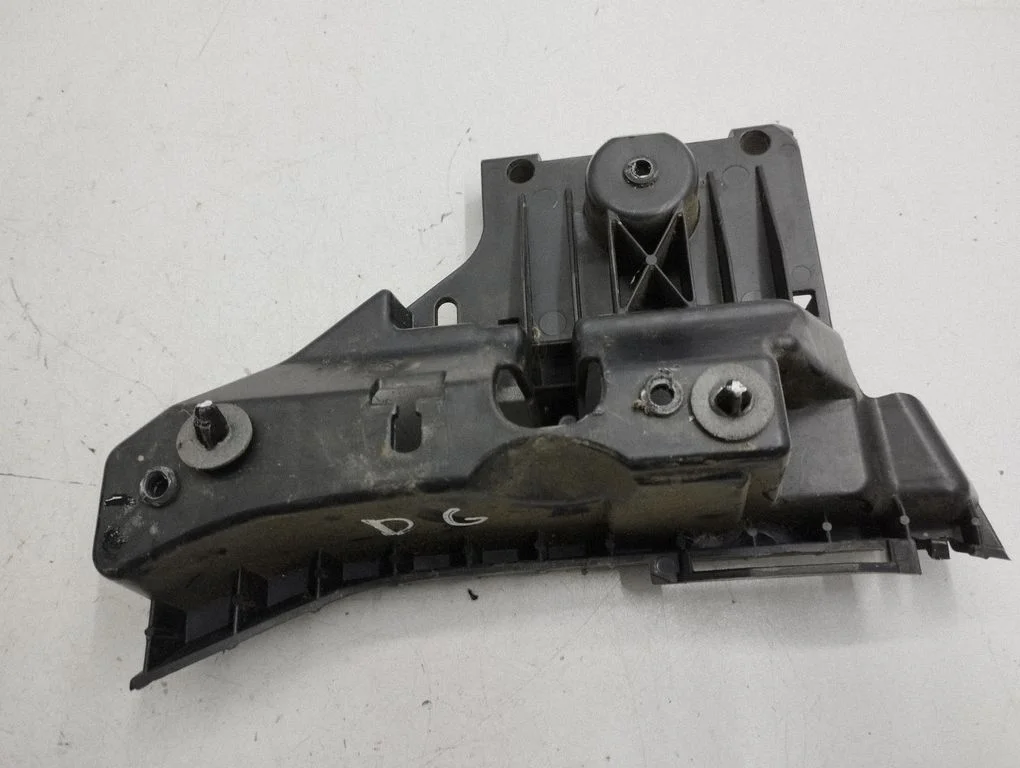 Rear bumper mounting bracket JX7B17D980A1