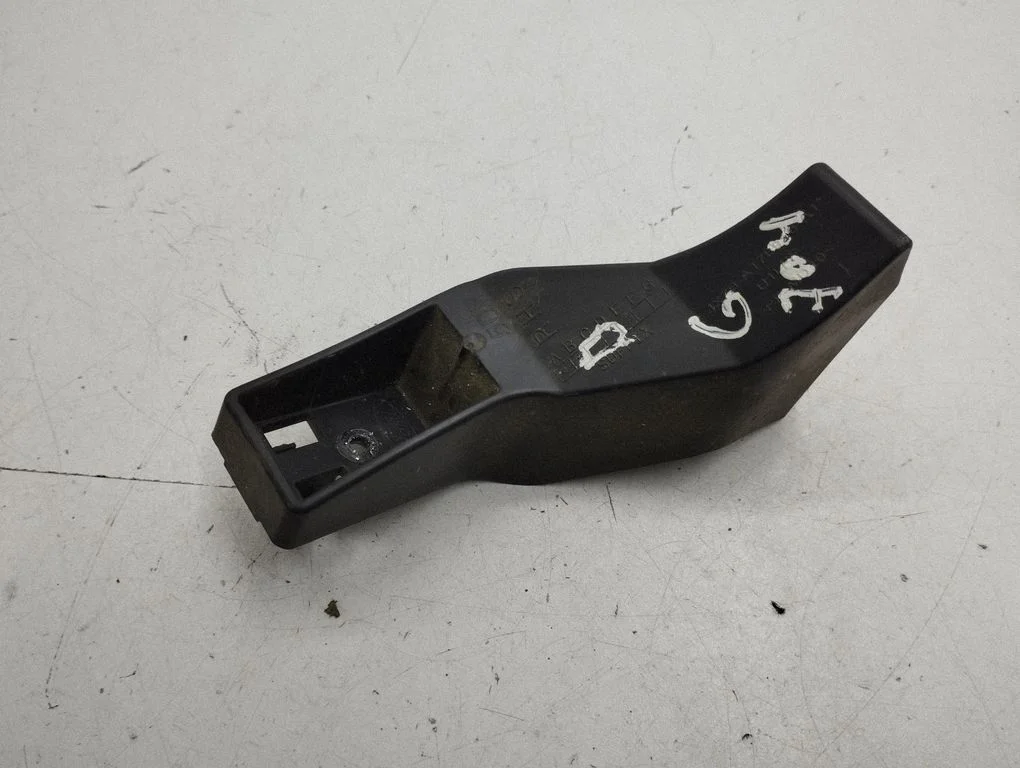 Rear bumper mounting bracket JX7BA17B918A1