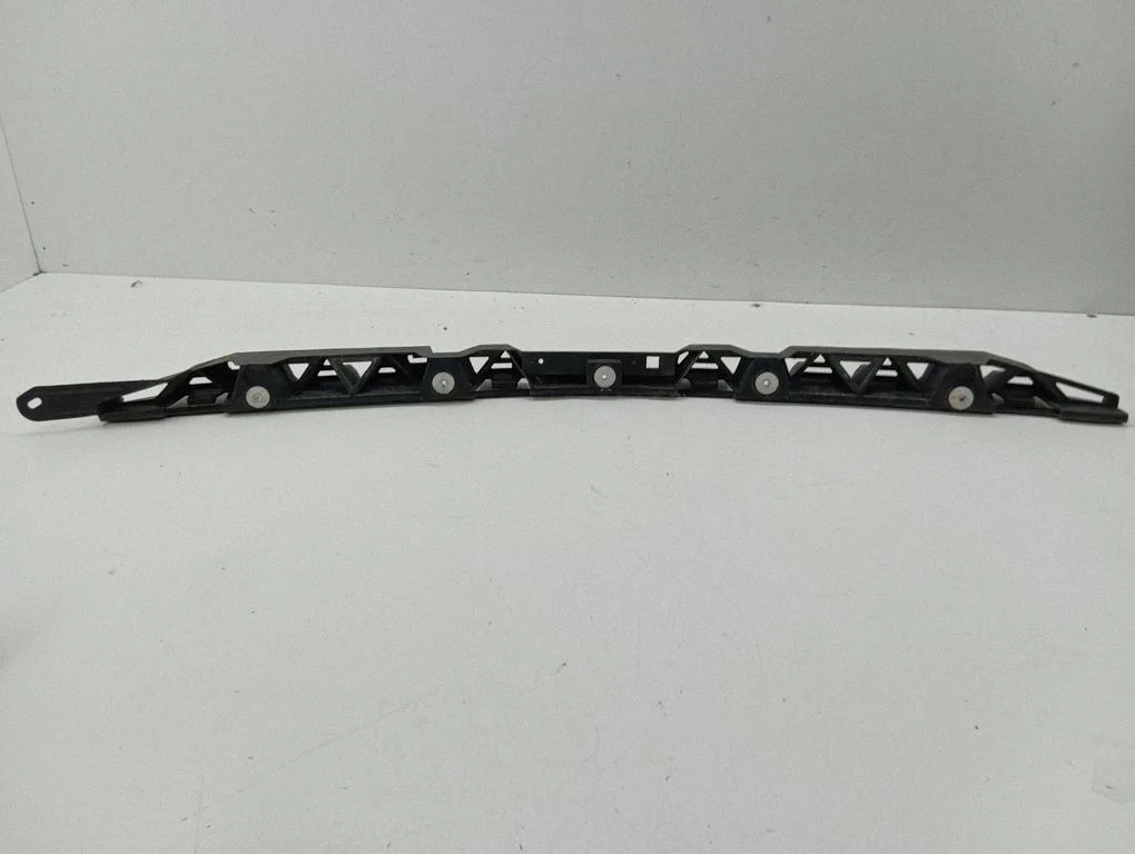 Rear bumper mounting bracket