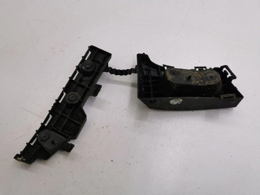 Rear bumper mounting bracket 95256263