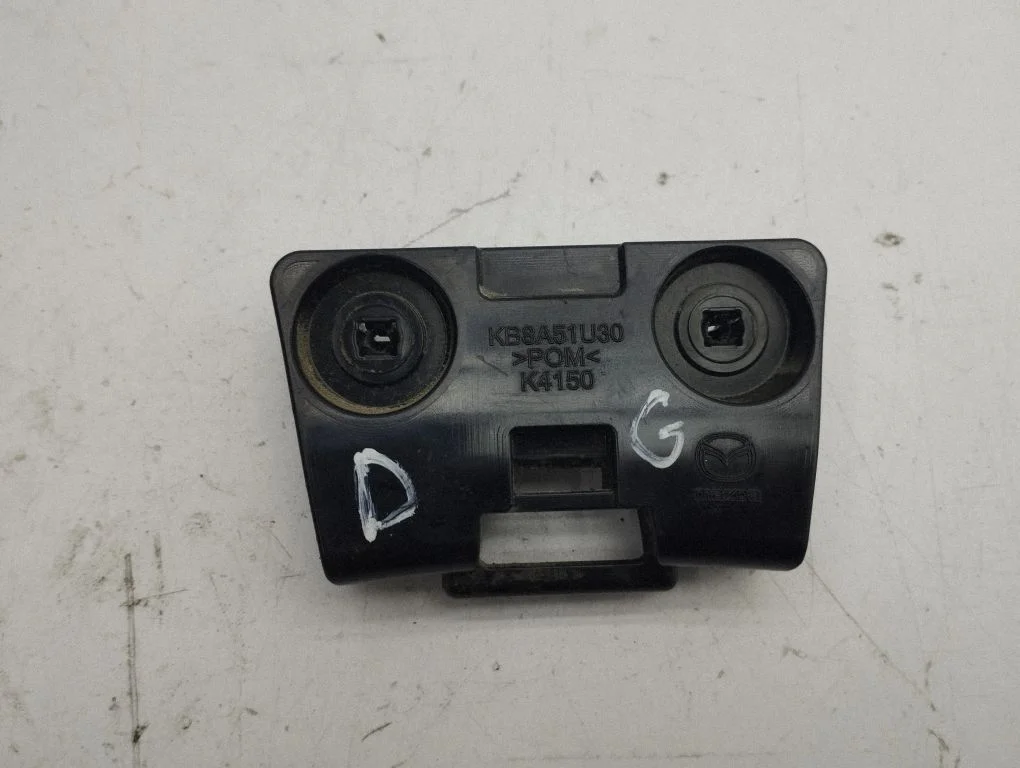 Rear bumper mounting bracket KB8A51U30