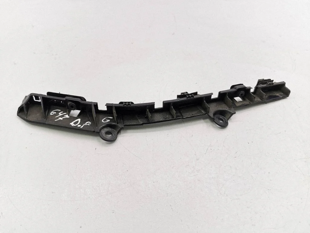 Rear bumper mounting bracket 850440349R
