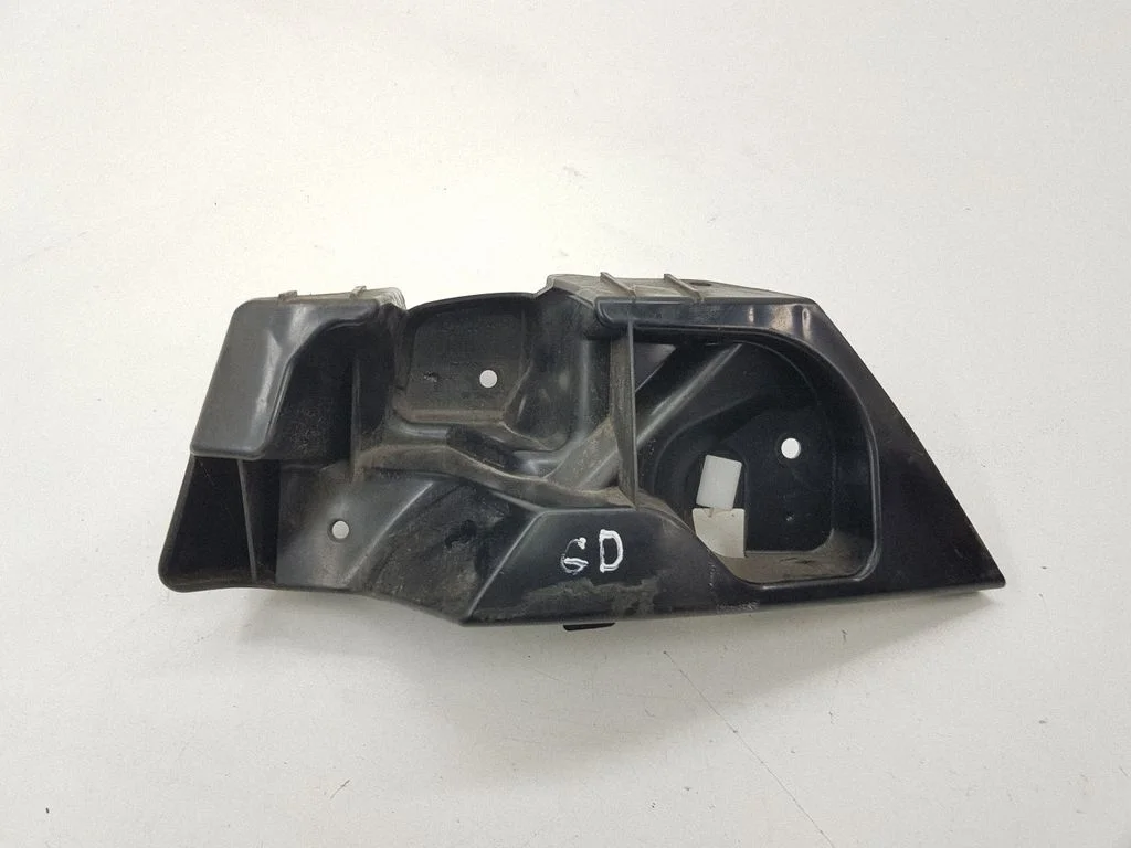 Rear bumper mounting bracket DS7317E850S