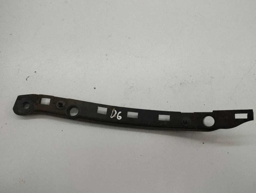 Rear bumper mounting bracket – right