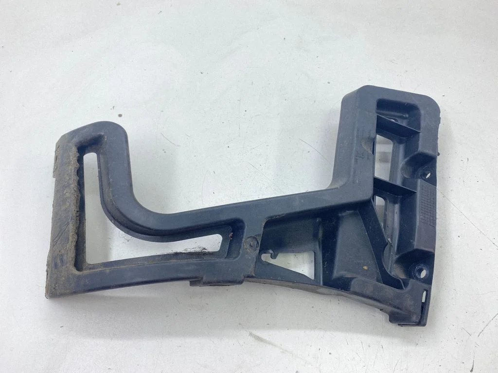 Rear bumper mounting bracket 9686247680