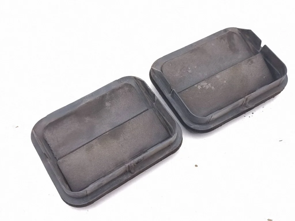Quarter panel pressure vent 2F2AB280B62AB