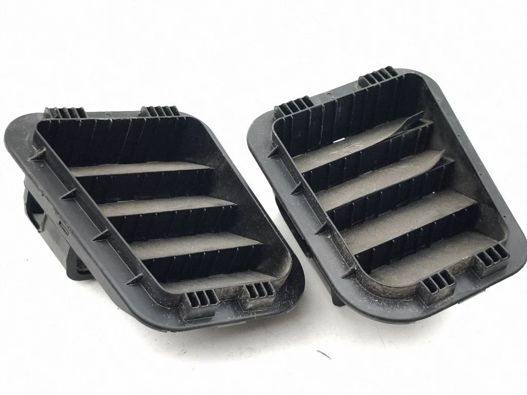 Quarter panel pressure vent