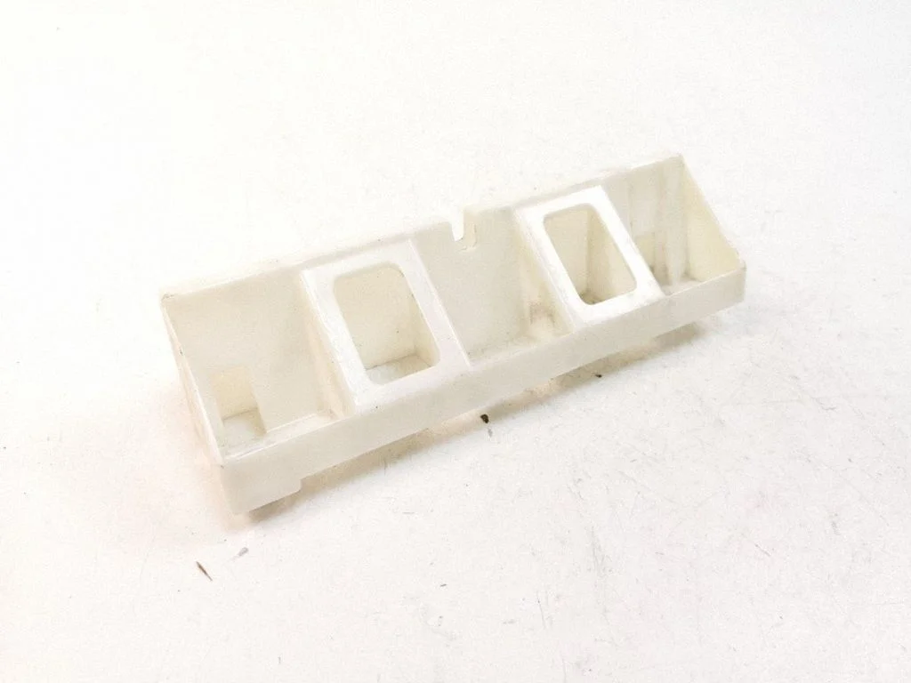 Rear bumper mounting bracket 7185177K0