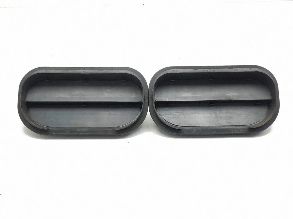 Quarter panel pressure vent 6R0819465C