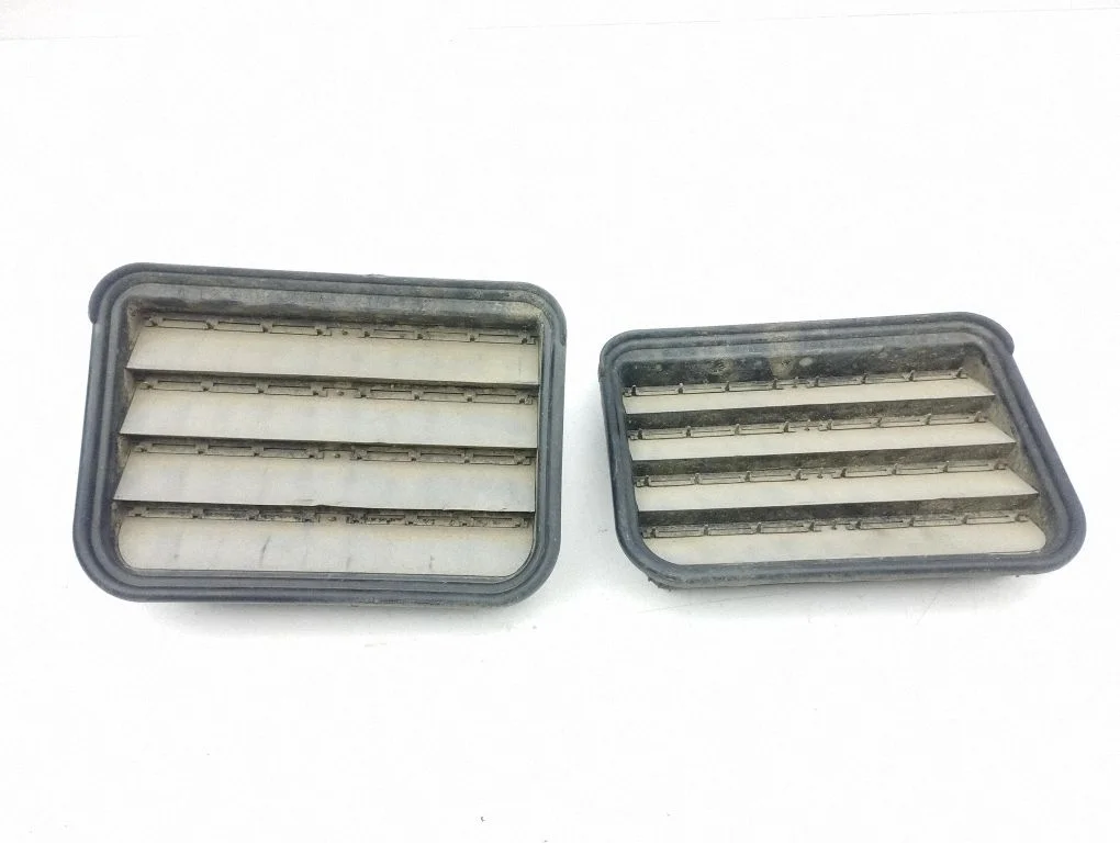 Quarter panel pressure vent A1648300042