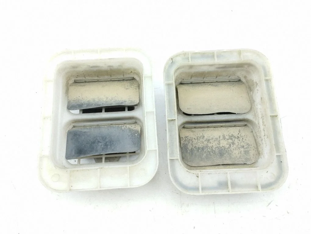 Quarter panel pressure vent