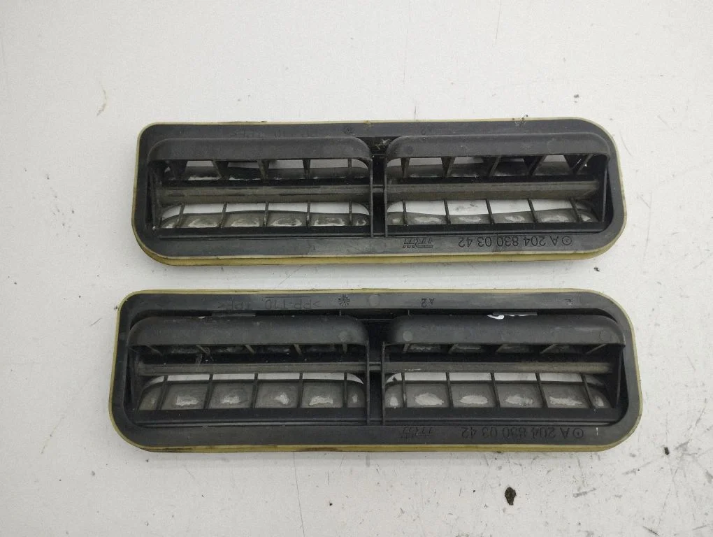 Quarter panel pressure vent A2048300342