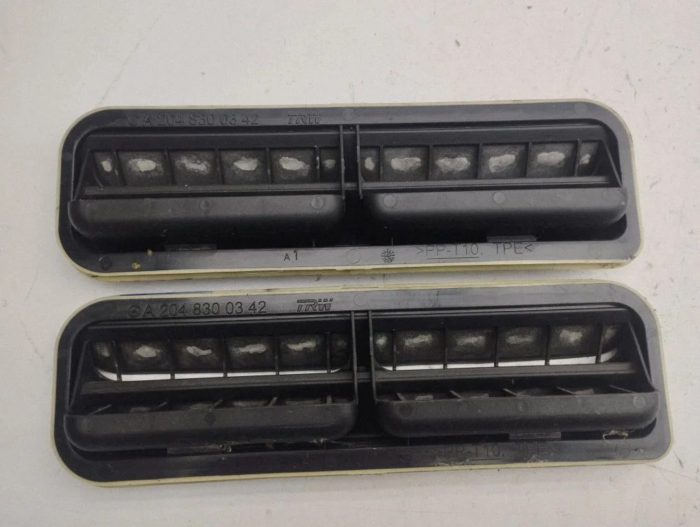 Ventilatsioonirest A2048300342