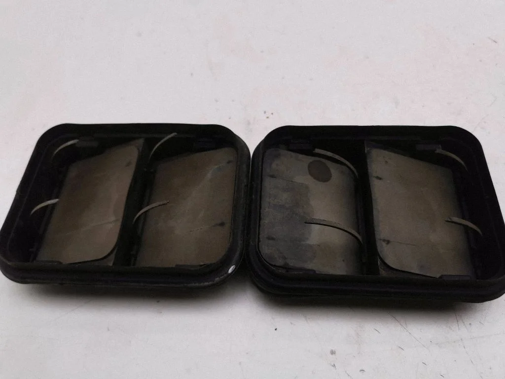 Quarter panel pressure vent