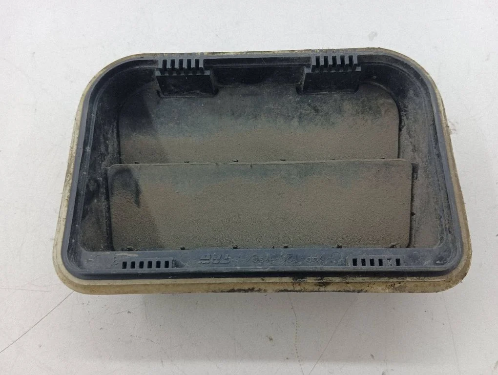 Quarter panel pressure vent – left