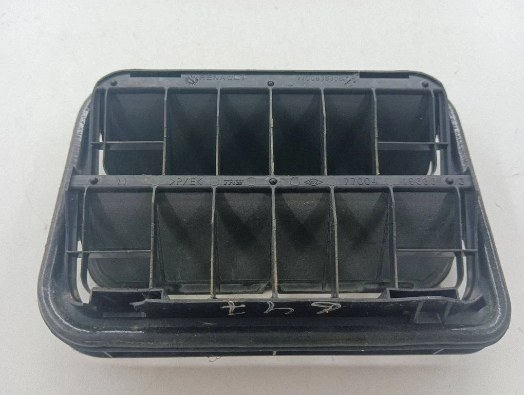 Quarter panel pressure vent 7700838358