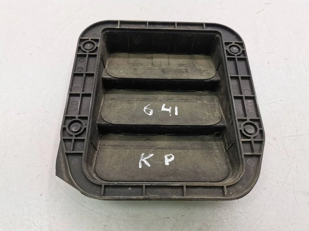 Quarter panel pressure vent 75450SMA
