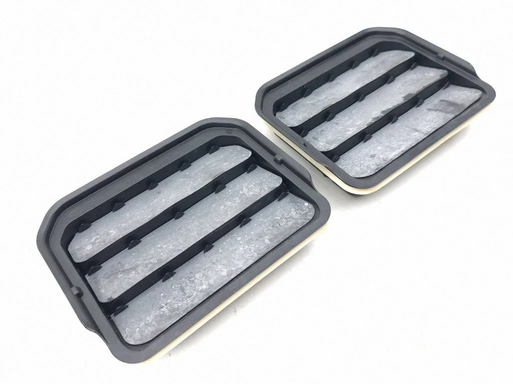 Quarter panel pressure vent L1TBA280B62AC