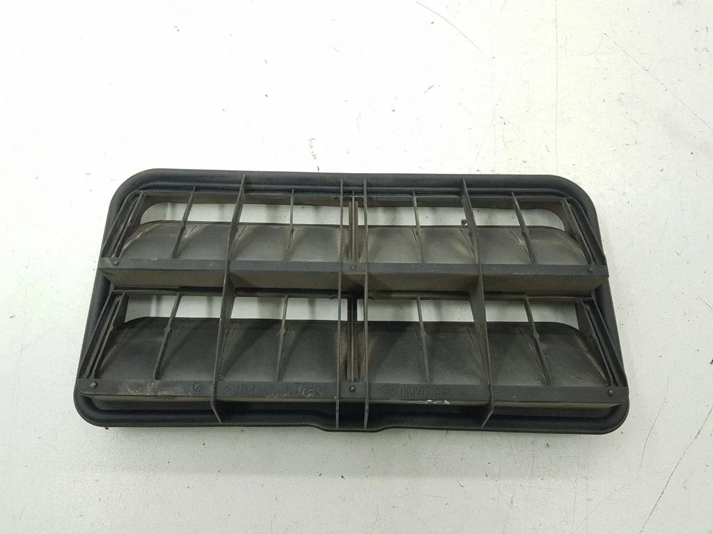 Quarter panel pressure vent 1486126080