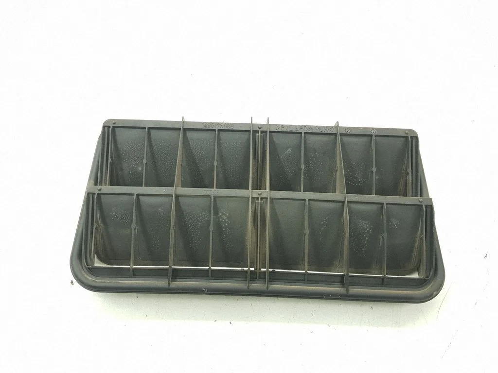 Quarter panel pressure vent 1486126080