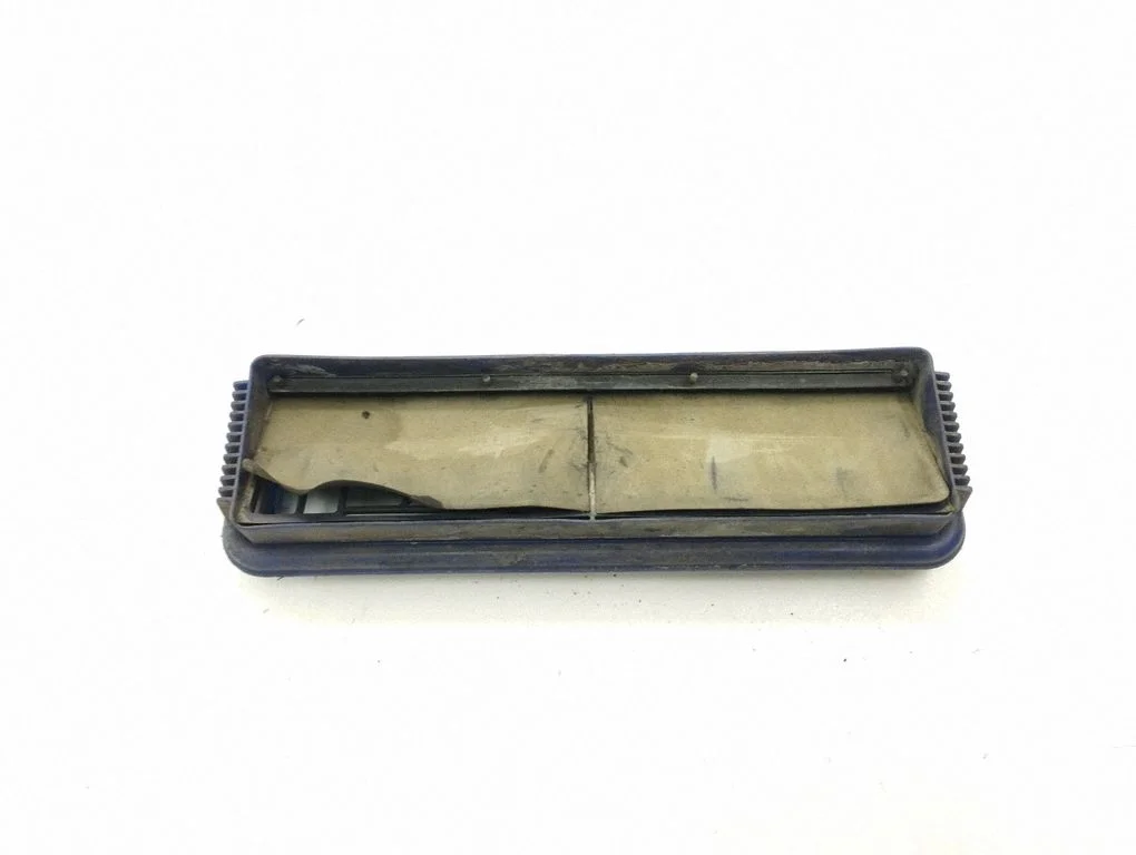 Quarter panel pressure vent – rear right