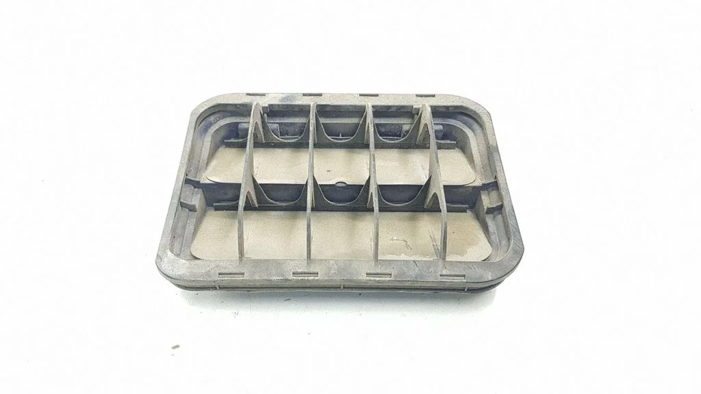 Quarter panel pressure vent 9653401280