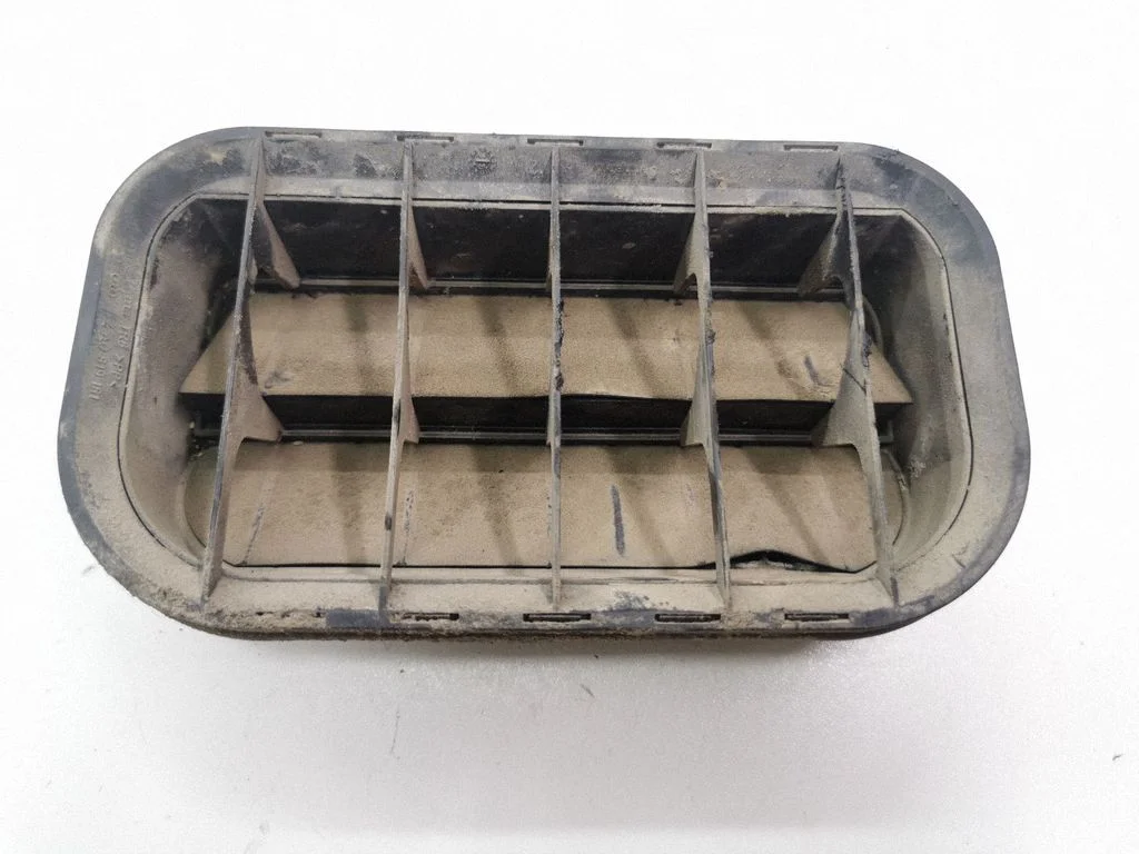 Ventilatsioonirest 4A0819181