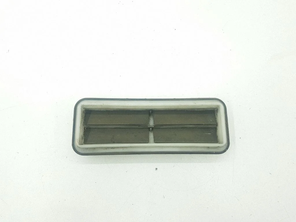 Quarter panel pressure vent 09177224