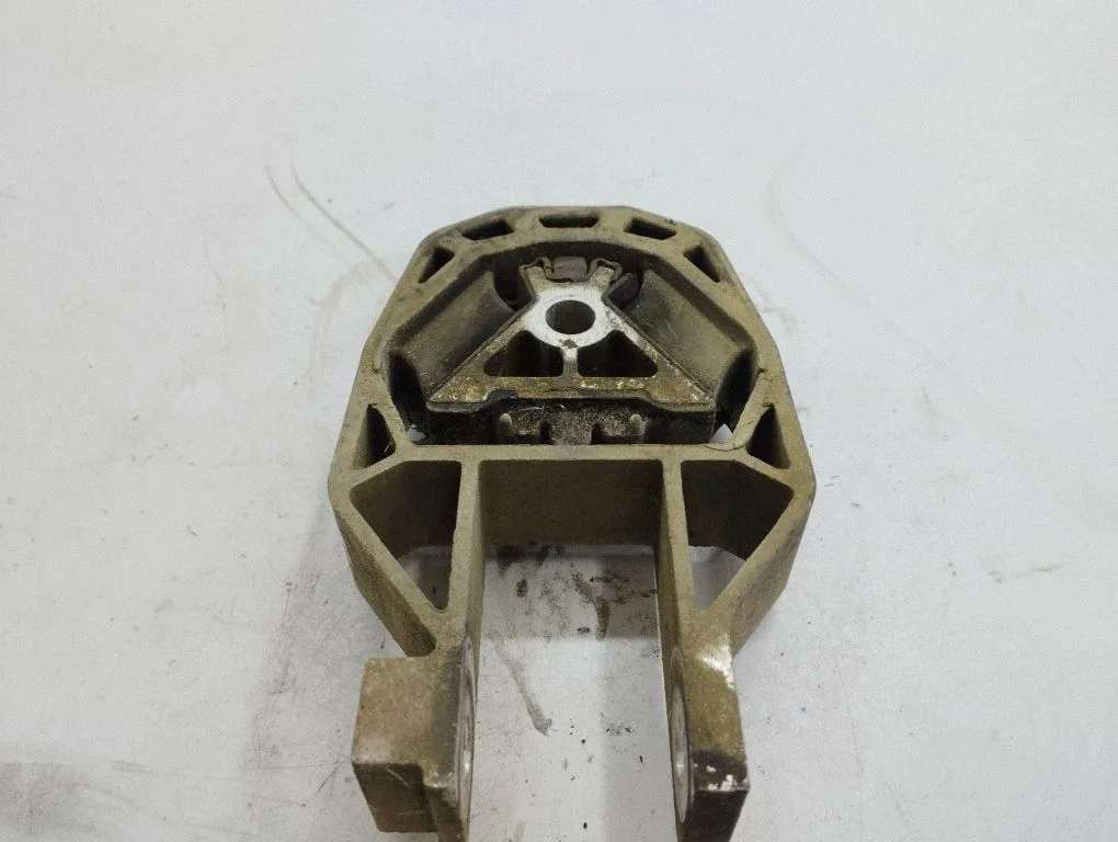 Ātrumkārbas spilvens AV516P032