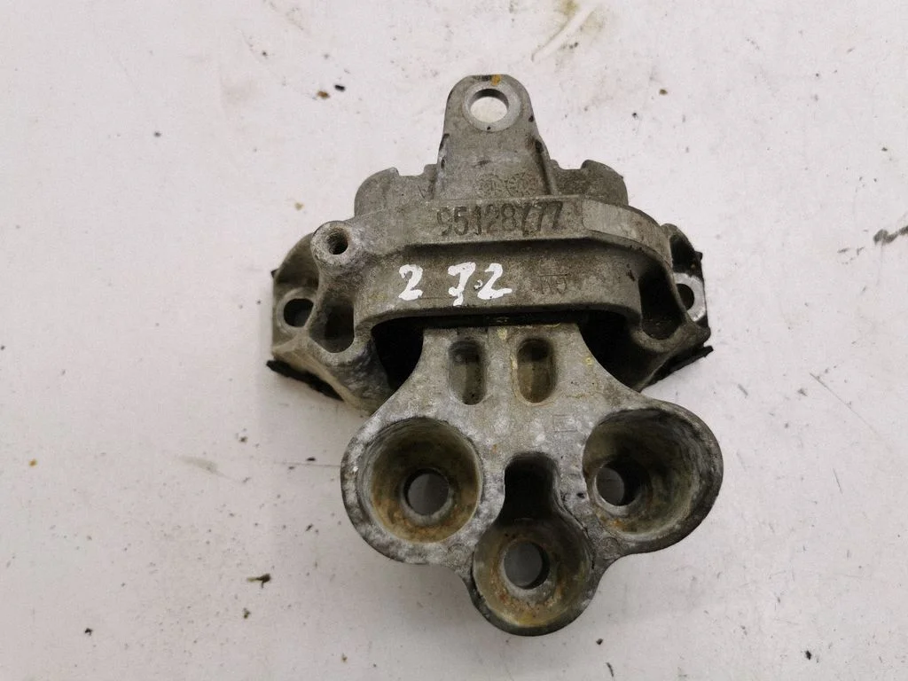 Gearbox mount 95128777
