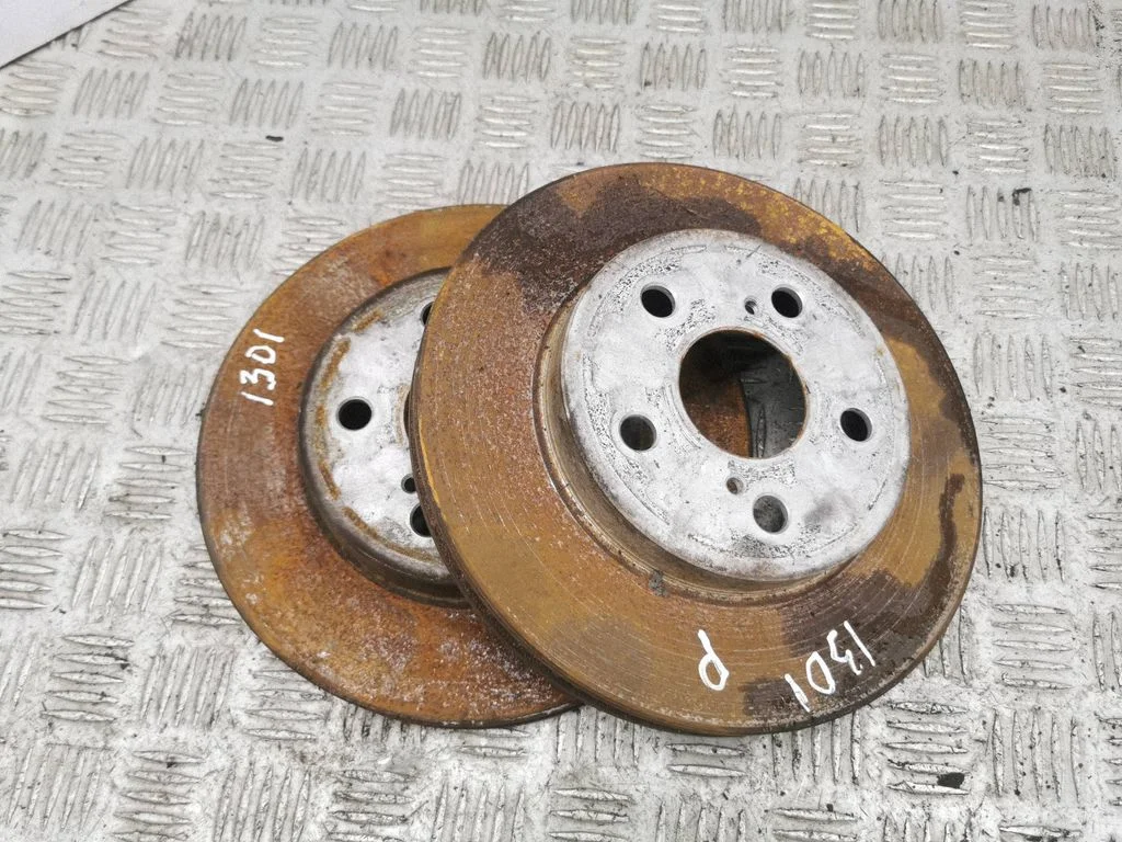 Esimene piduriketas – Toyota Prius (XW50) (2015-2023)