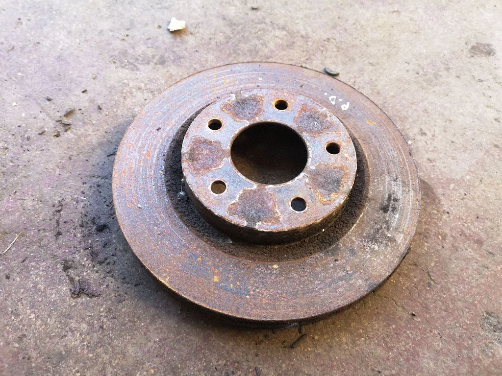 Front brake disc – right