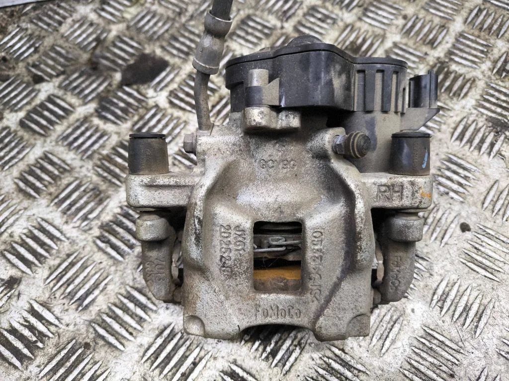 Tagumine pidurisadul LJ9C2D250CND