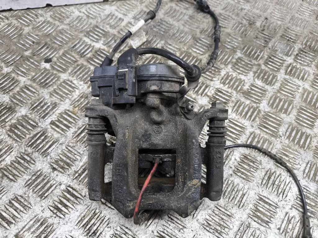 Rear brake caliper 6891066