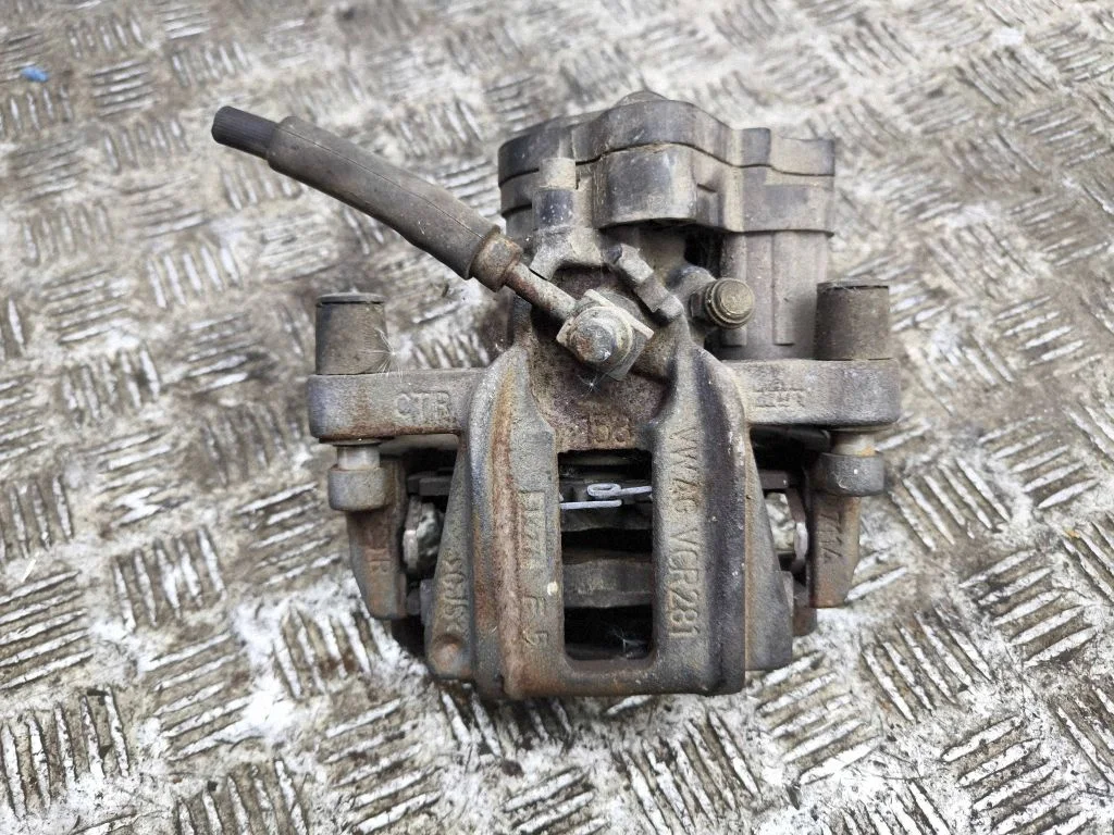 Tagumine pidurisadul 5R3615405A