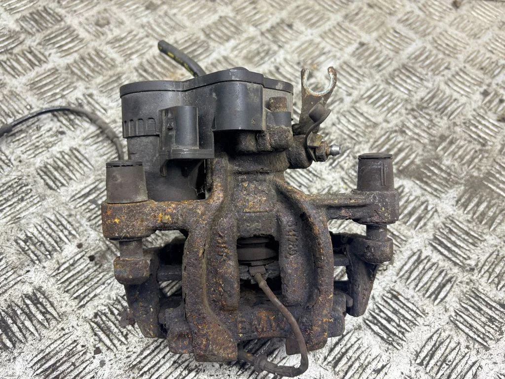Rear brake caliper 6885534
