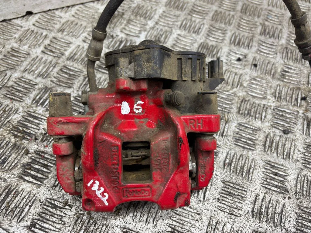 Rear brake caliper LJ9C2D250CLD