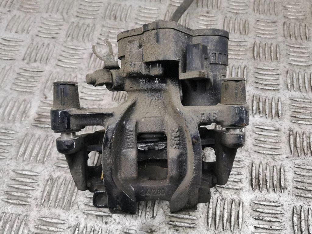 Rear brake caliper – left