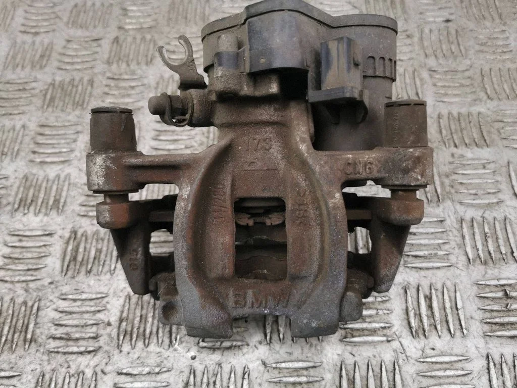 Rear brake caliper – left
