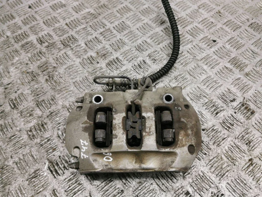 Aizmugurējais bremžu suports 7P0615424