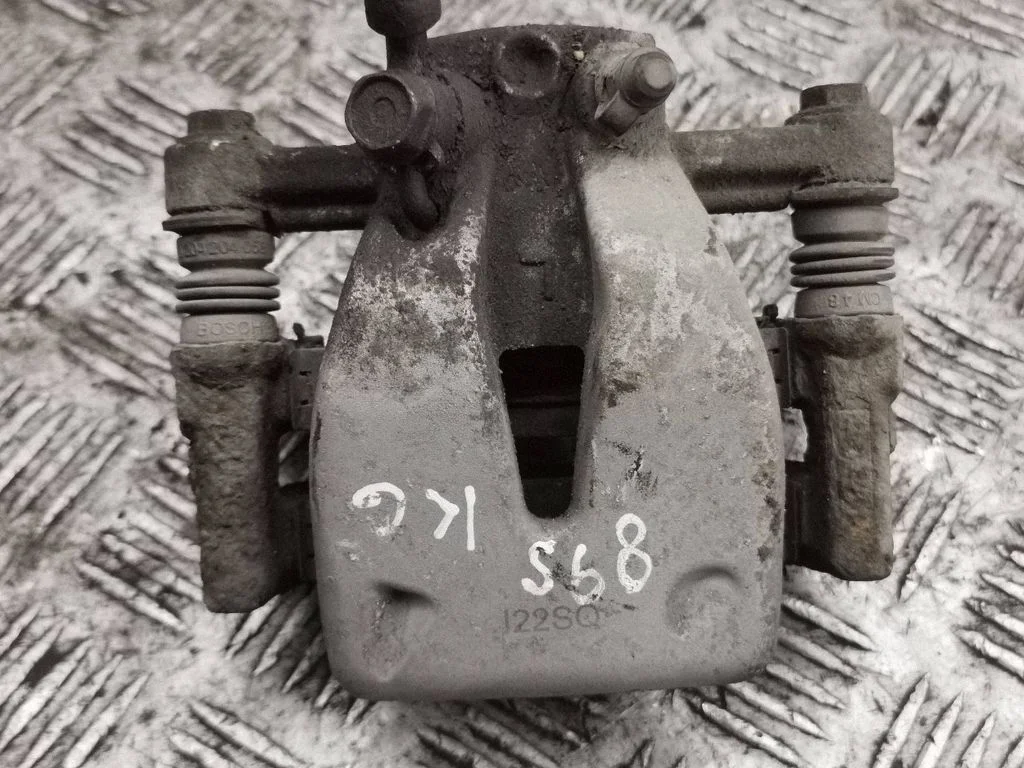Tagumine pidurisadul – vasak