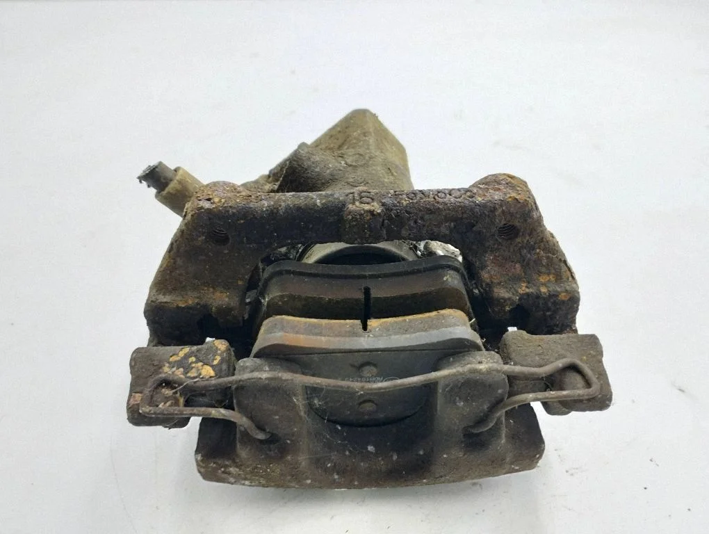 Rear brake caliper 234826127B