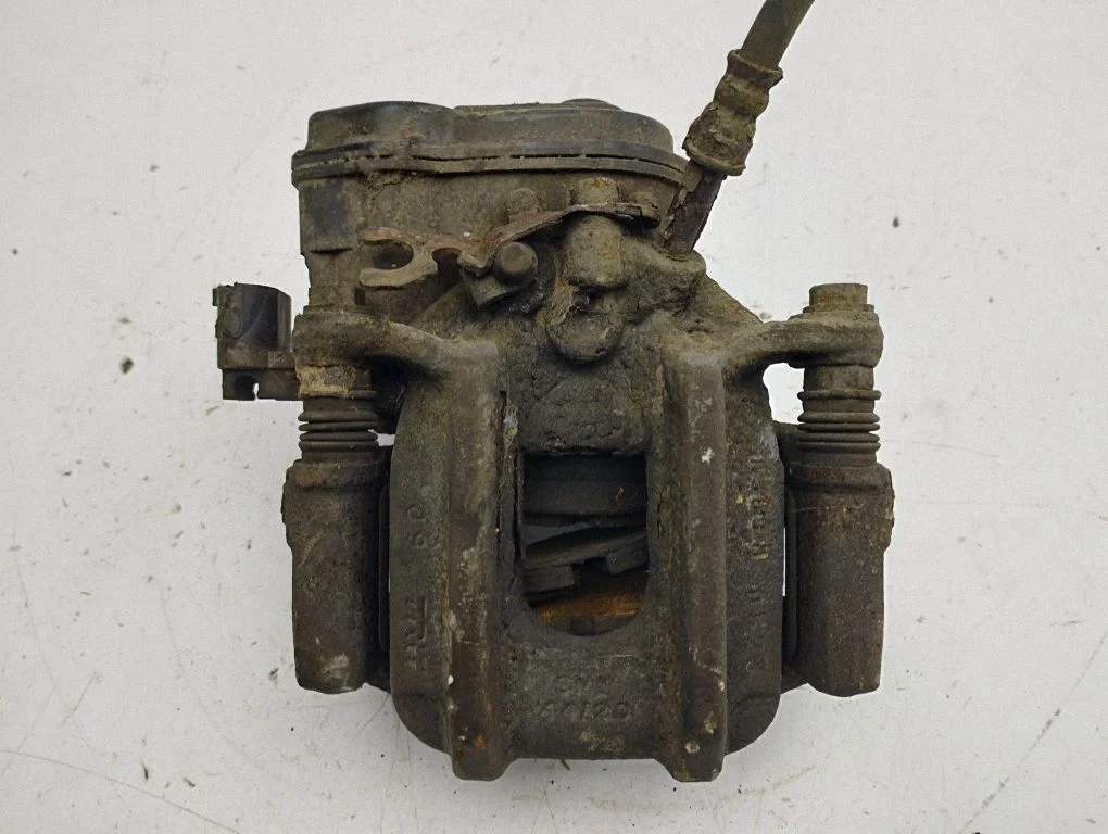 Tagumine pidurisadul – vasak