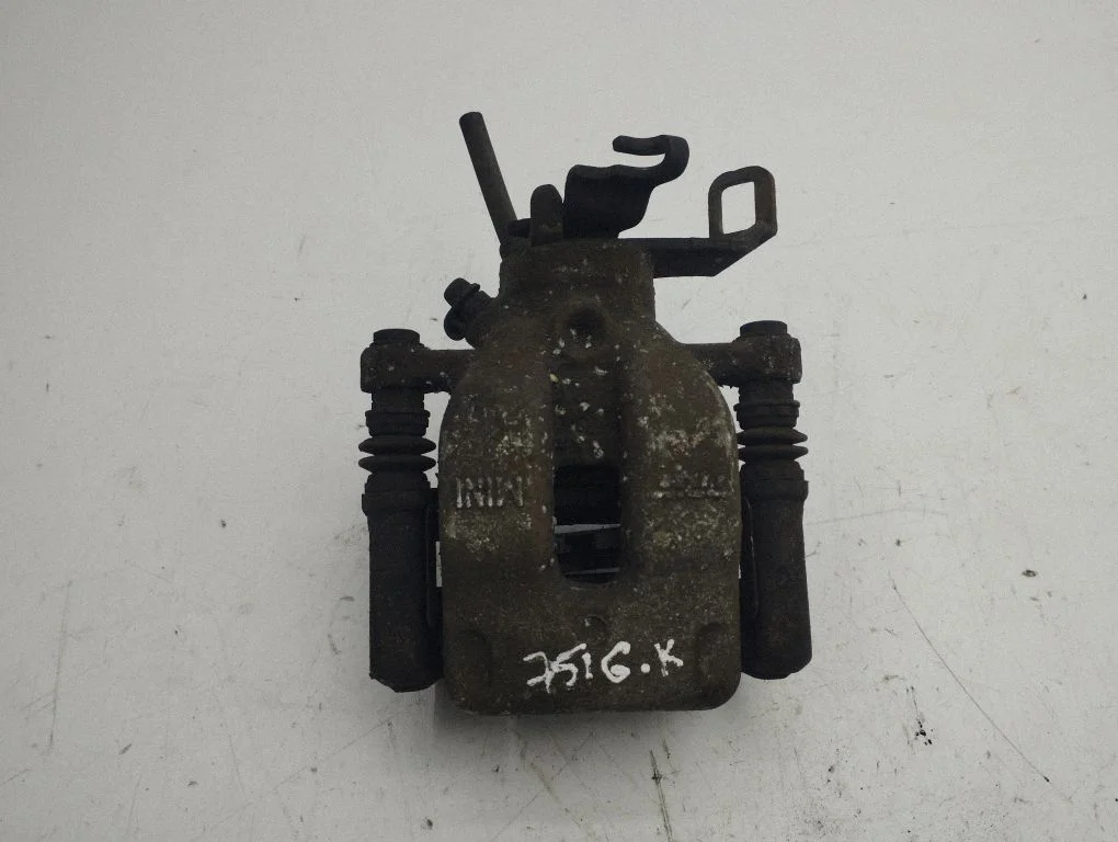 Tagumine pidurisadul – vasak